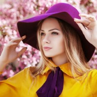 La femme au chapeau violet